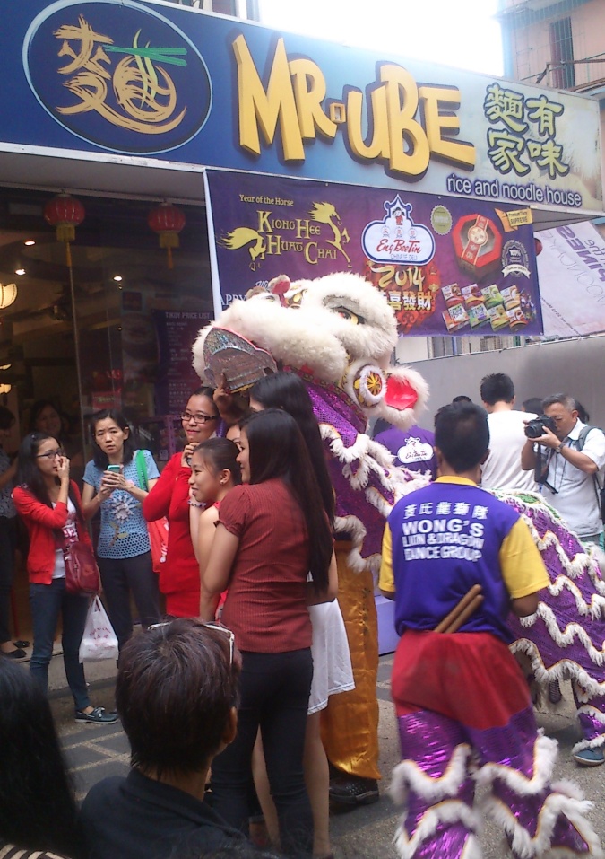 Dragon dance in Binondo